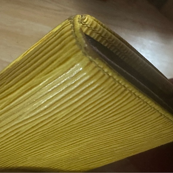 Louis Vuitton Yellow Epi Wallet - Picture 14 of 15